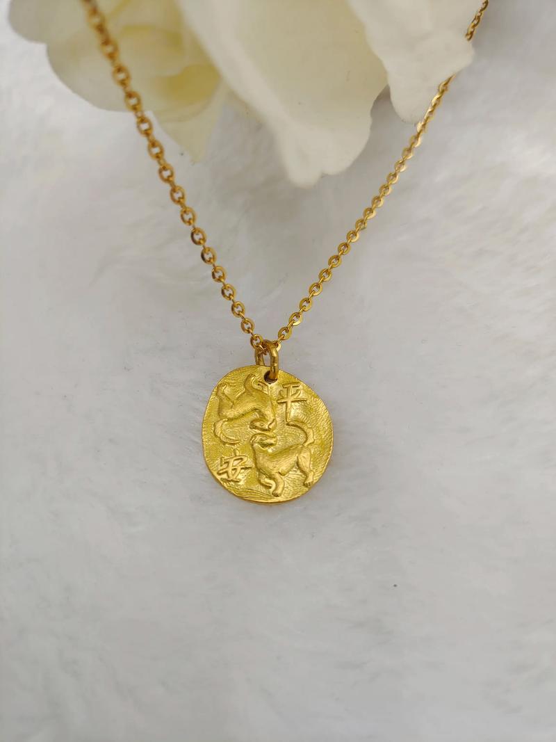 女命属狗适合佩戴什么吉祥物，长期佩戴最吉祥？