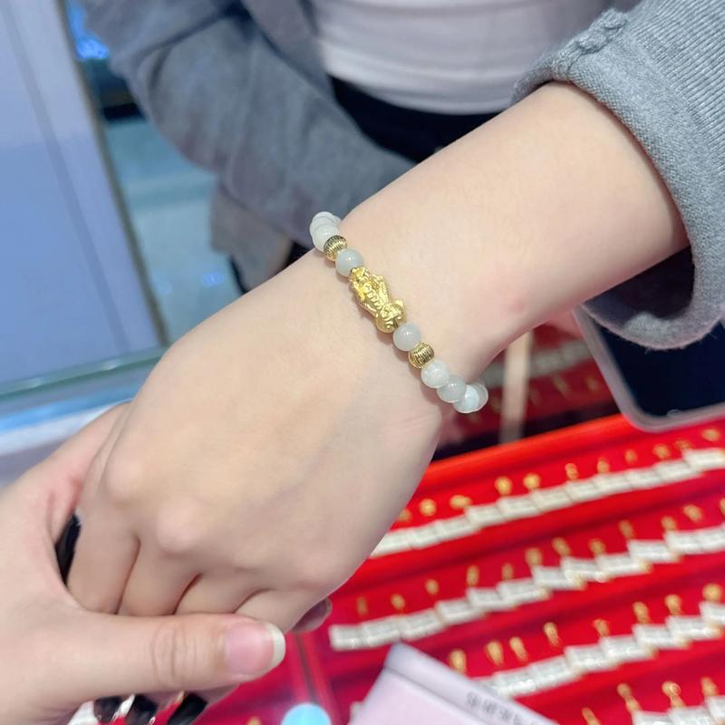 金命或金弱体质的人，适合佩戴哪种材质的饰品来调和？