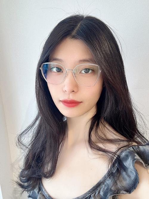 白蜡金命适合佩戴哪种款式的眼镜？