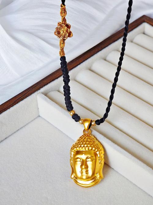 命里缺水的人应该请哪种佛像，五行缺水的人适合佩戴哪种首饰？