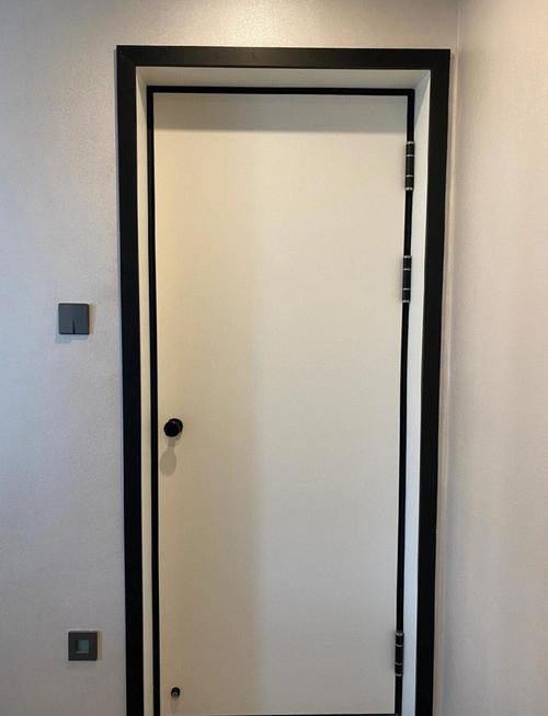 白门镶黑边在风水上有什么讲究或说法？