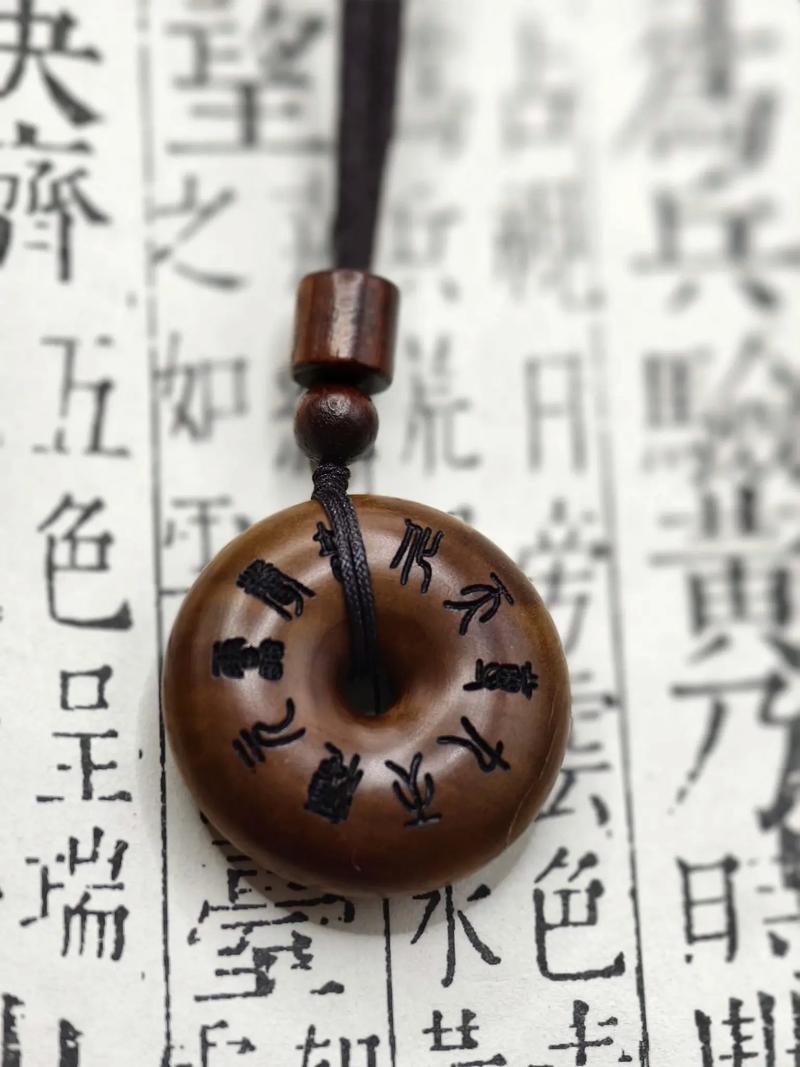 适合木命男孩佩戴的饰品或物品有哪些推荐？