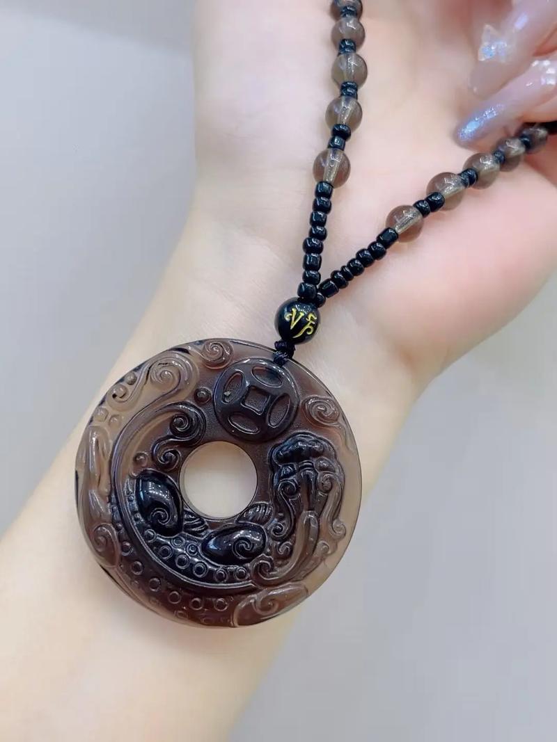 男士佩戴哪种石头或吊坠能匹配其命运？