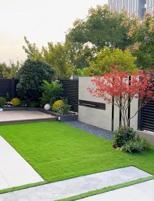 院内草坪布局对家居风水有何具体影响？