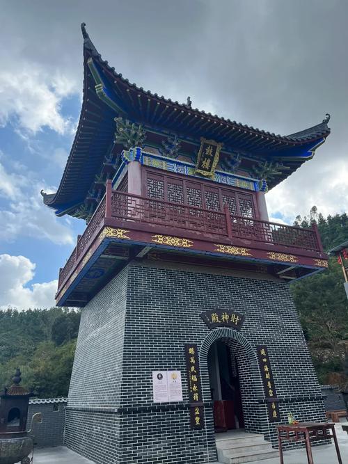 廉江市有哪些著名的留题风水景点值得一看？