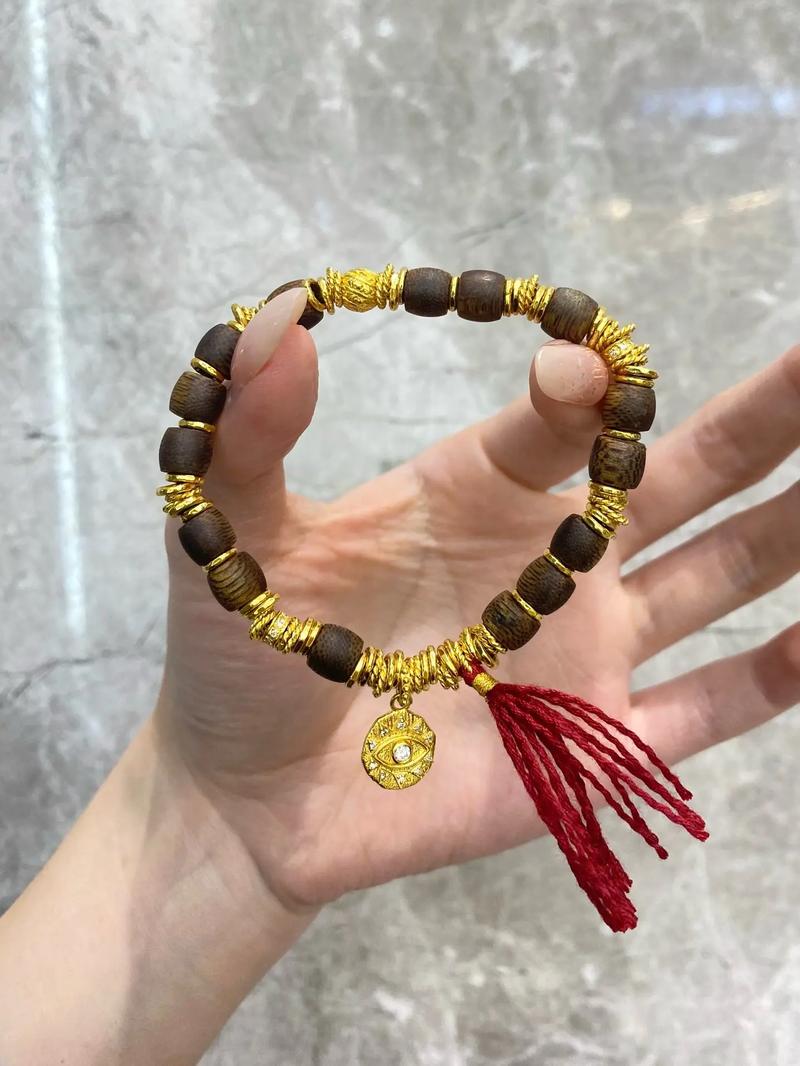 金命人佩戴什么纹饰蕞宜，嫩否戴木手串？