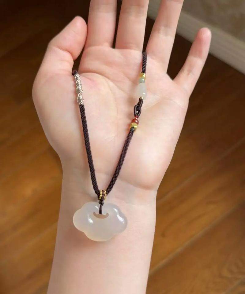 土命适合佩戴哪种玉髓？哪些人不宜佩戴玉髓？