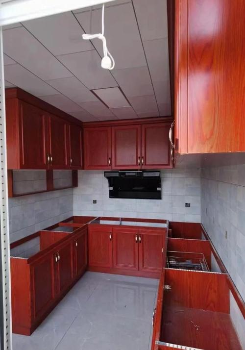 厨房风水布置中，红色元素是否适宜使用？