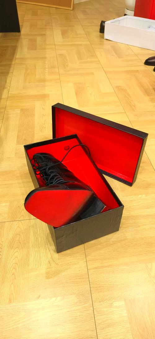 风水鞋盒可以用红色搭配吗？哪种颜色更合适？