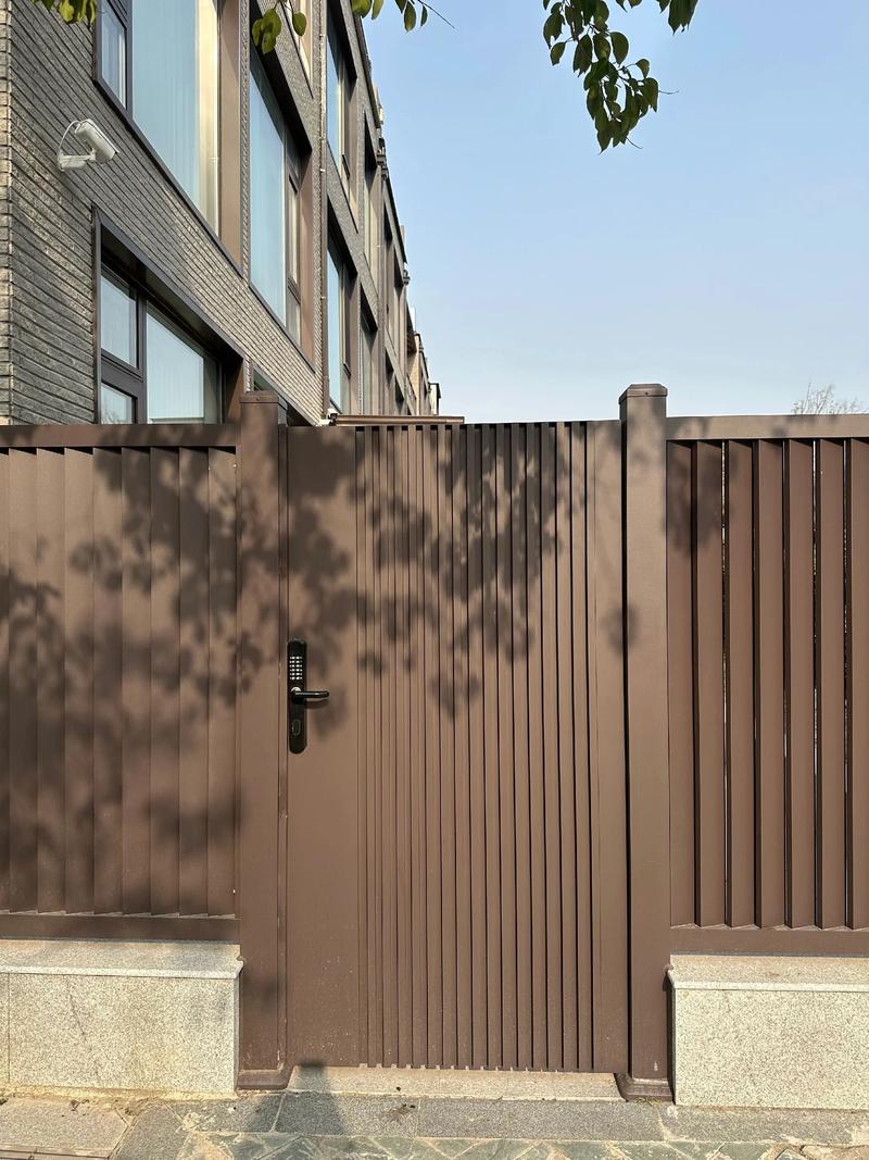 风水围墙可以使用金属材料吗？