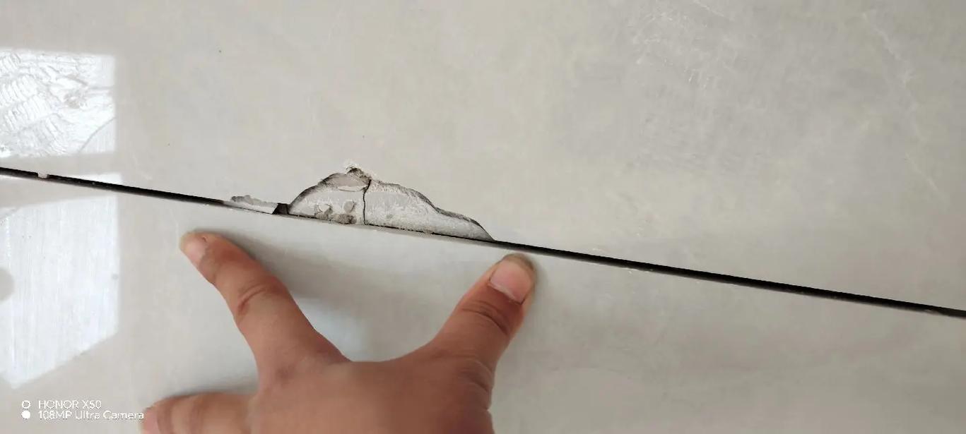 客厅地砖损坏会对家居风水产生什么影响？